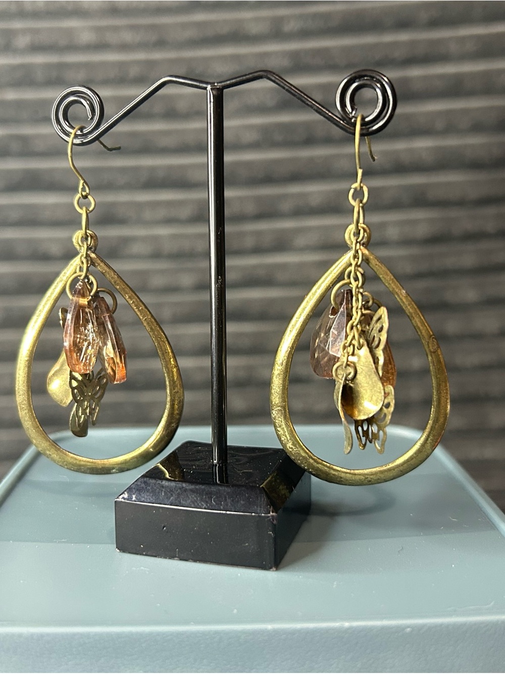 Vintage-Inspired Gold Teardrop Dangle Earrings with Amber Accents